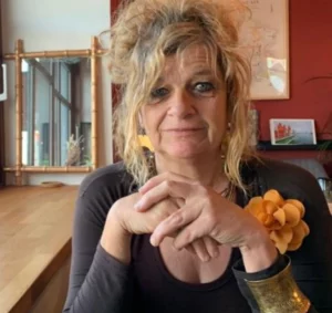Portrait de Corinne Marchand, énergéticienne à Belle-Île en Mer