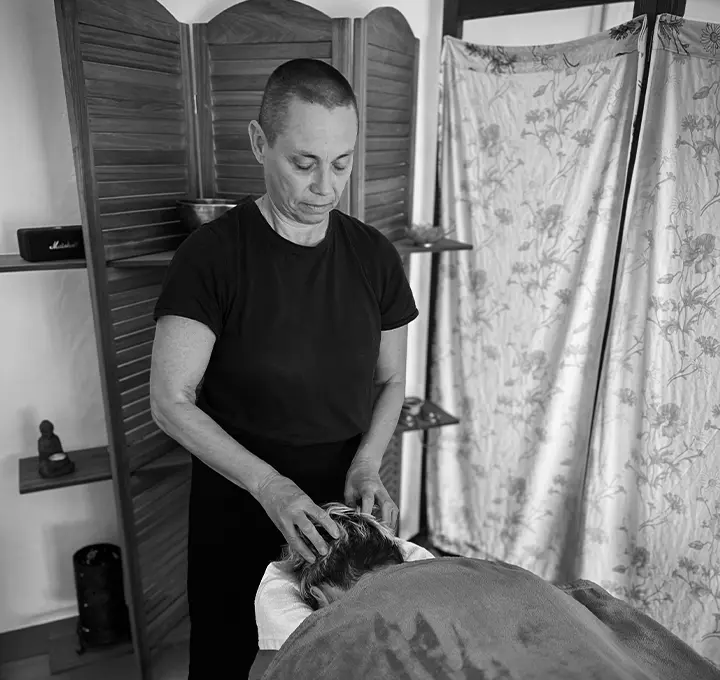 Portrait de Corinne Marchand, énergéticienne à Belle-Île en Mer